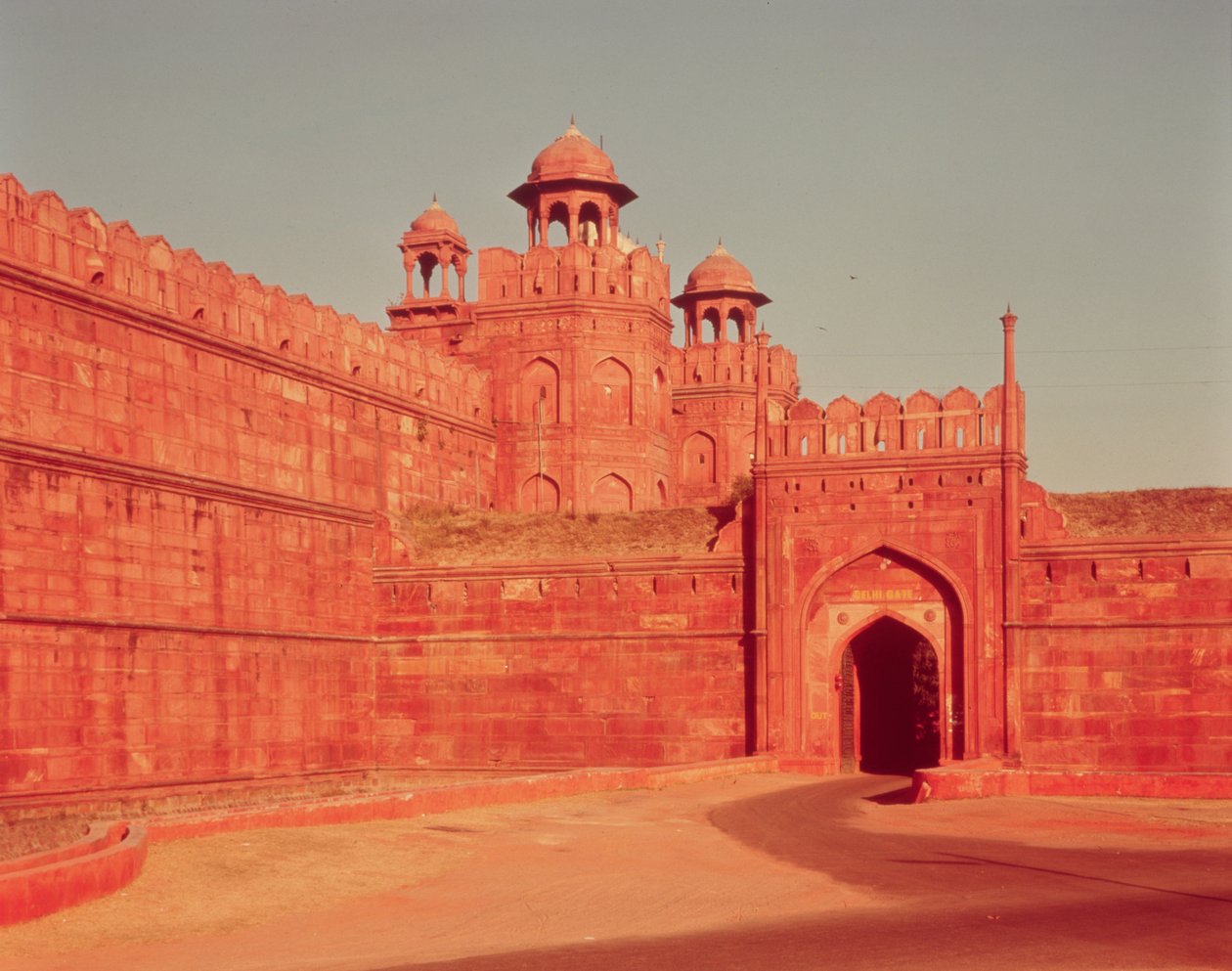 Delhi-porten i det røde fortet, bygget 1639-48 av Indian School