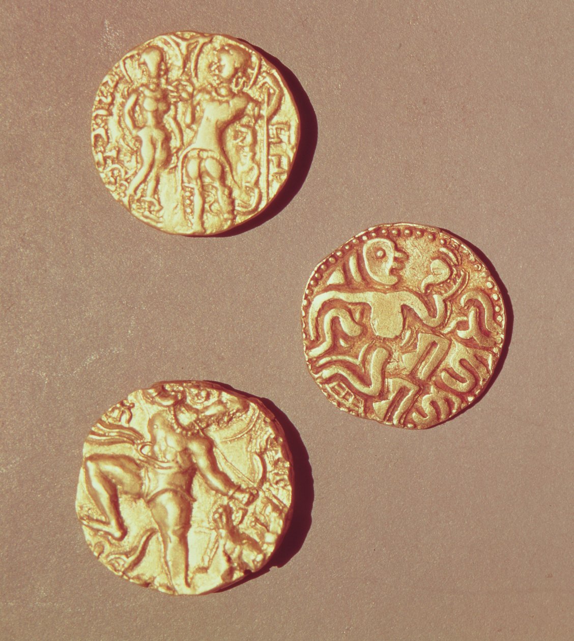 Dinarer av Kumargupta I (425-454) Chandragupta I (320-335) og Sri Rajray (gull) av Indian School