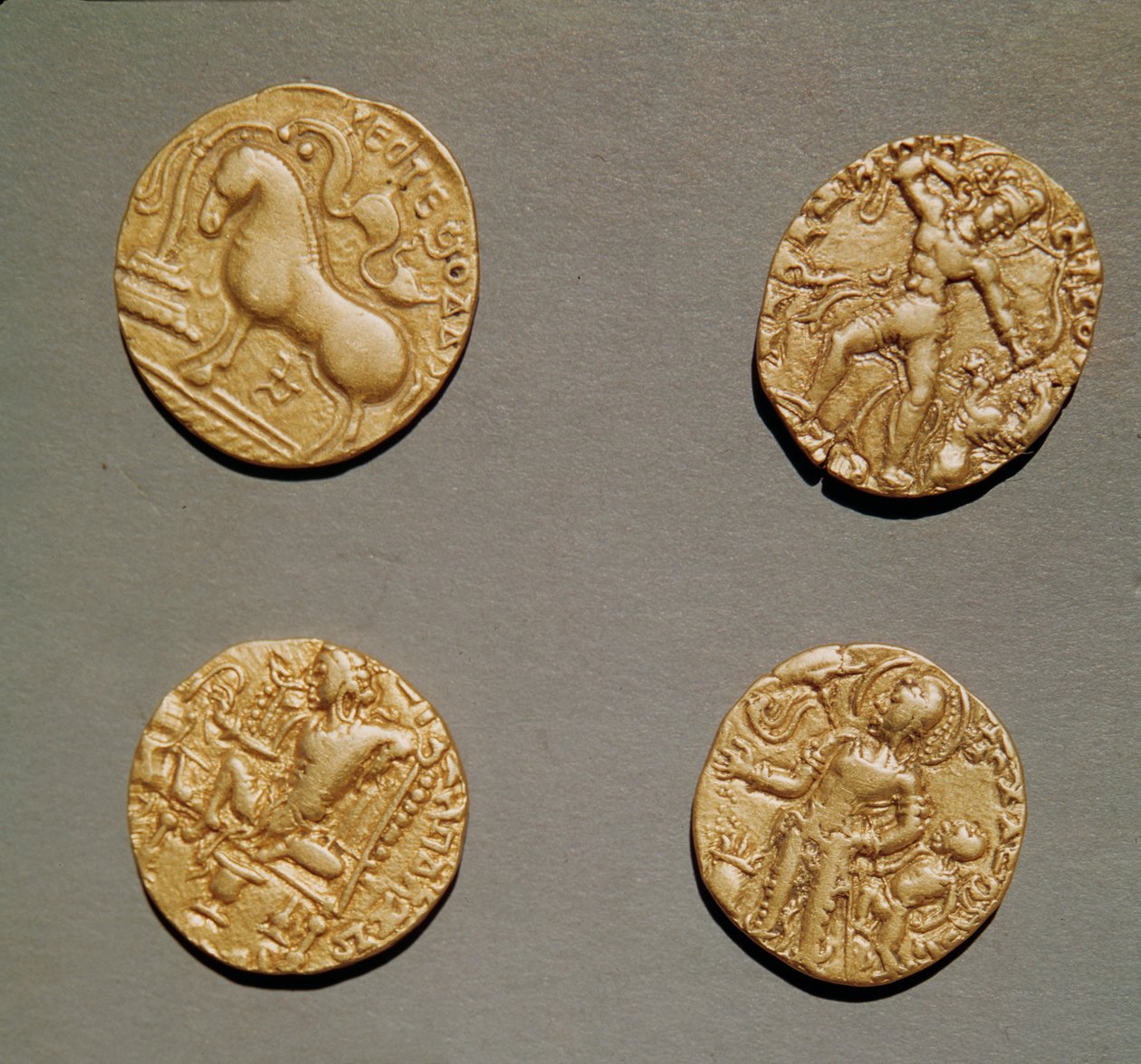 Dinarer av Samudragupta (335-375) Kumaragupta I (415-454) og Chandragupta I (320-335) (gull) av Indian School