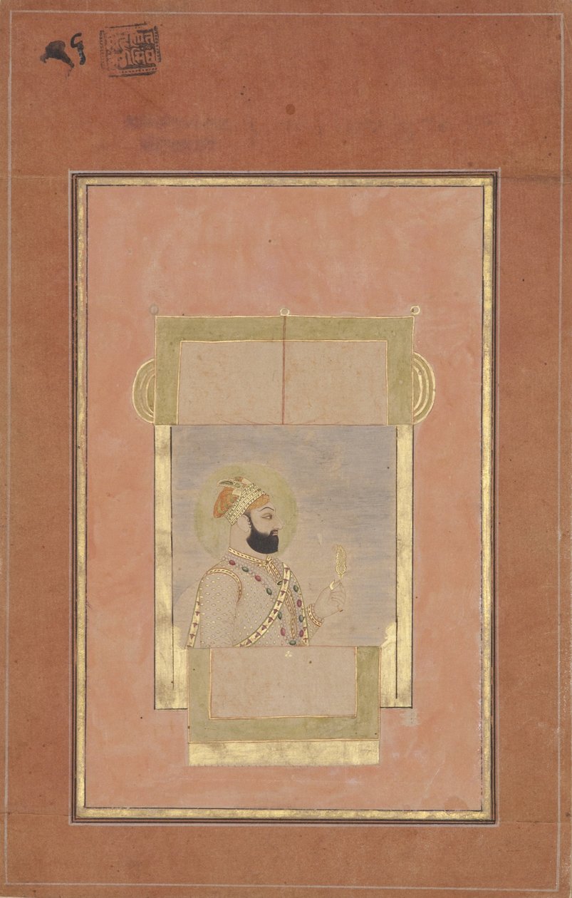 Farrukh Siyyar sitter ved et vindu og holder en gullsarpech, ca. 1715 (ugjennomsiktig wc og gull på papir) av Indian School