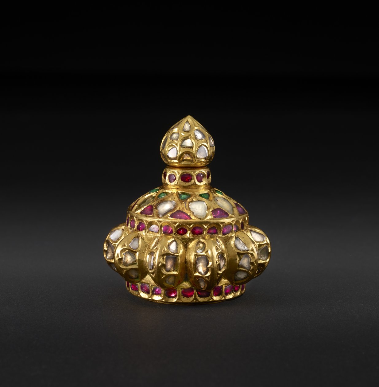 Gem-Set Kohl Bottle, midten av 1600-tallet (gull med diamanter, smaragder og rubiner) av Indian School
