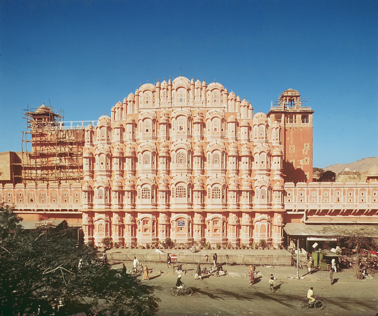 Hawa Mahal (Palace of the Winds) bygget i 1799 (se også 121219 og 208425) av Indian School