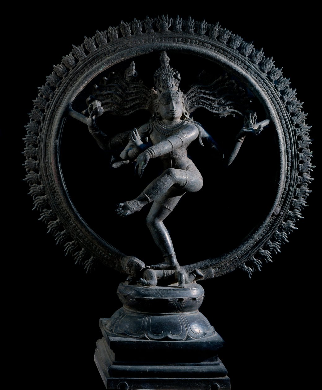 Hinduisme: representasjon av guden Shiva Nataraja, dansens gud (Shiva Nataraja, dansens herre) Bronseskulptur 1100-tallet (1100-tallet) Kolkata, indisk museum av Indian School