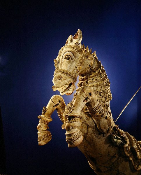 Hest, fra Ritual Temple Chariot (malt tre) av Indian School