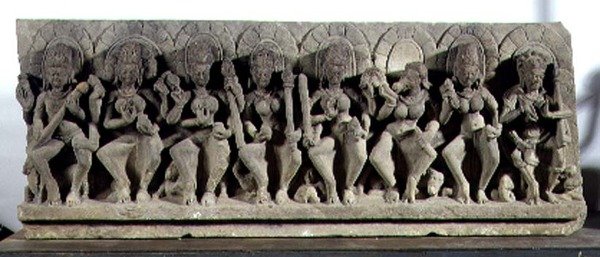 Overligger som viser Siva og de syv modergudinnene, Gurjara-Pratihara-dynastiet, Allahabad (stein) av Indian School
