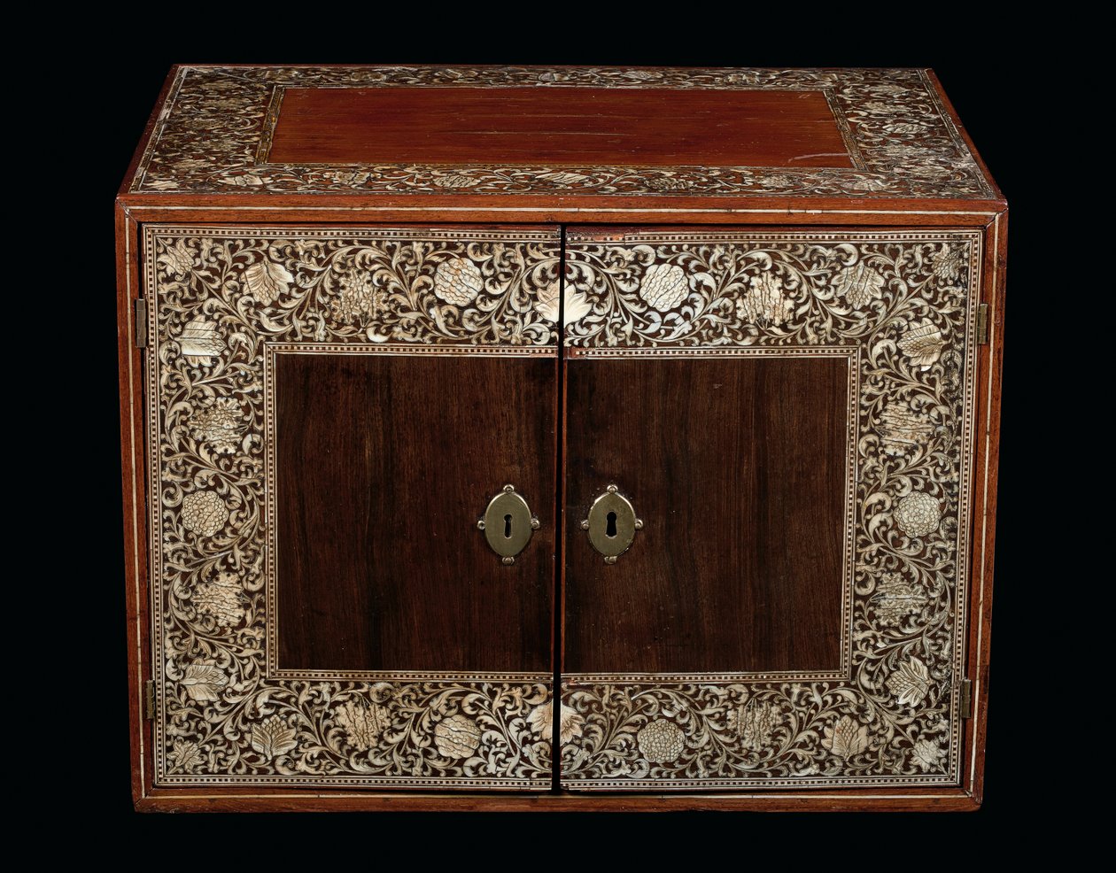 Mughal-skap, Gujarat eller Sindh, Vest-India (elfenbeninnlagt tre) av Indian School