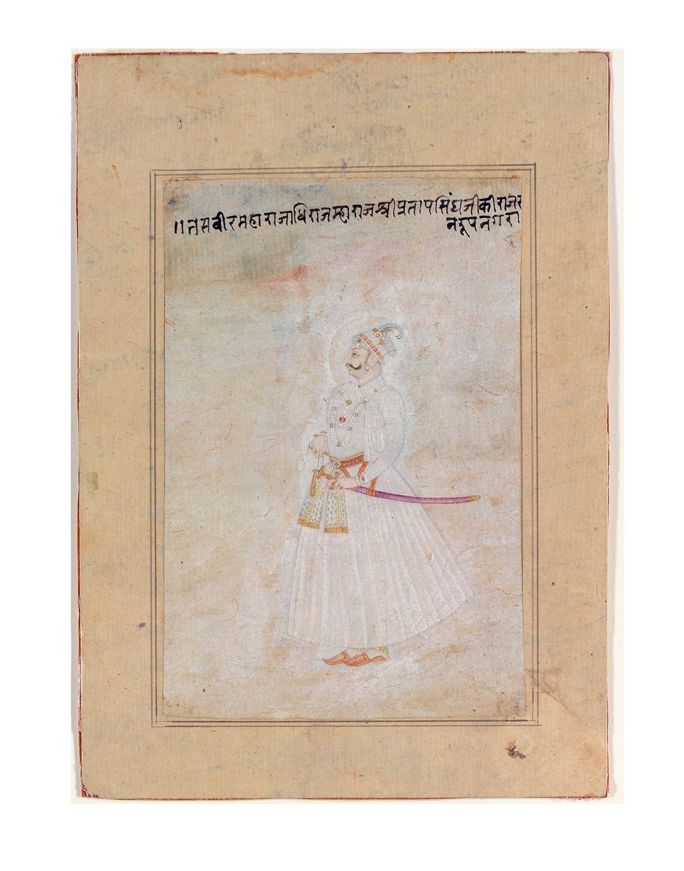 Portrett av en Rajput-linjal, stående, ca. 1770 (ugjennomsiktig wc og gull på papir) av Indian School