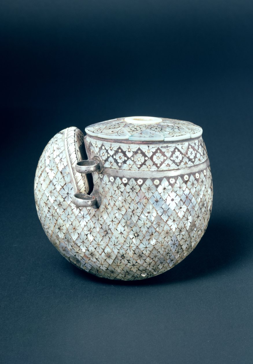 Pulverhorn, indisk, 1700-tallet (horn og perlemor) av Indian School