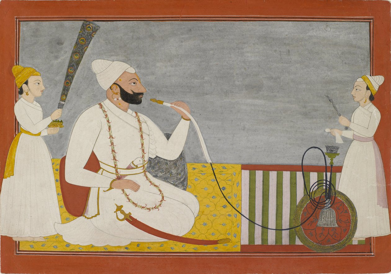 Raja Ajmat Dev fra Mankot Smoking a Hookah, ca. 1730 (gouache med sølv og gull på papir) av Indian School