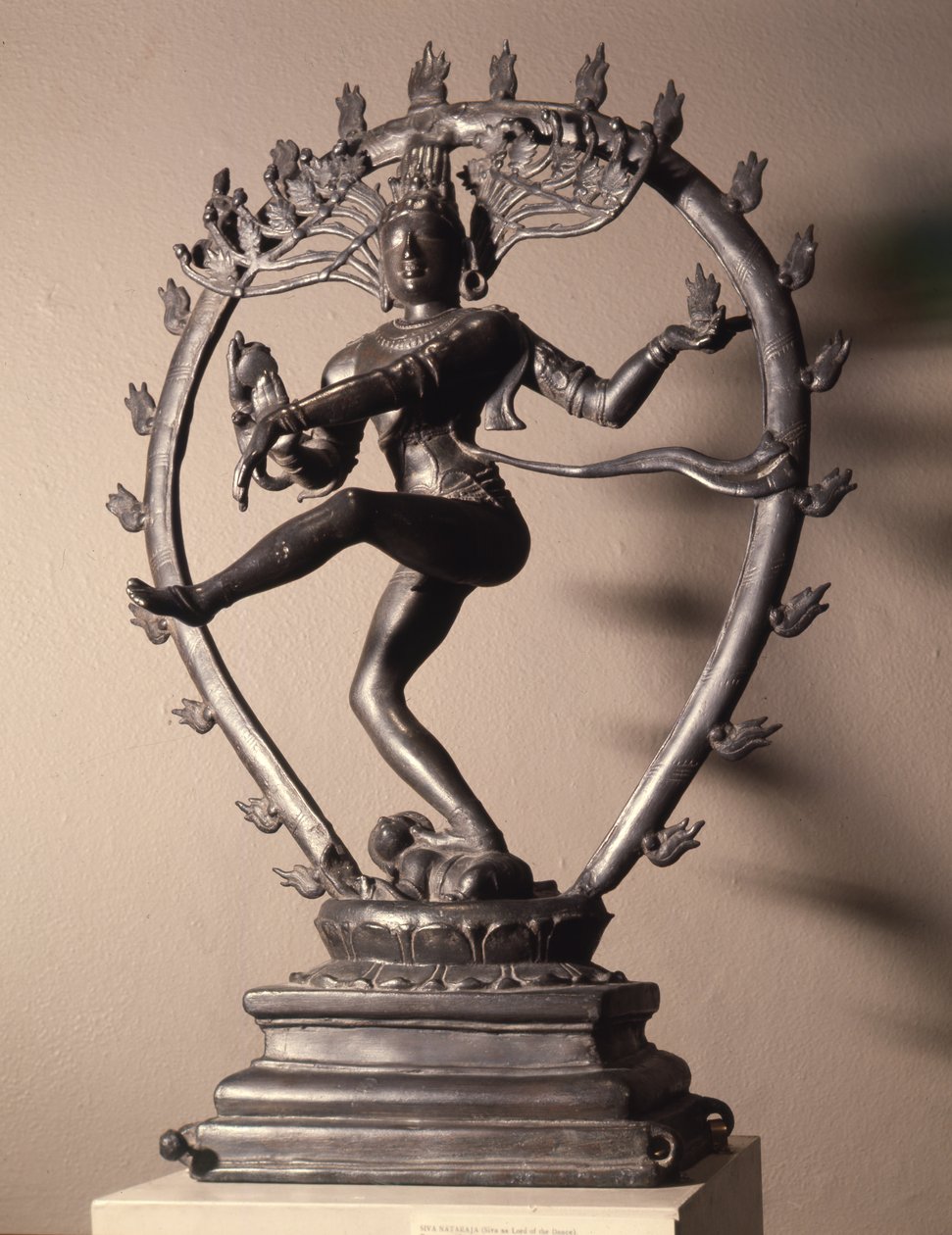 Shiva Nataraja som Dansens Herre, ca. 846 (bronse) av Indian School