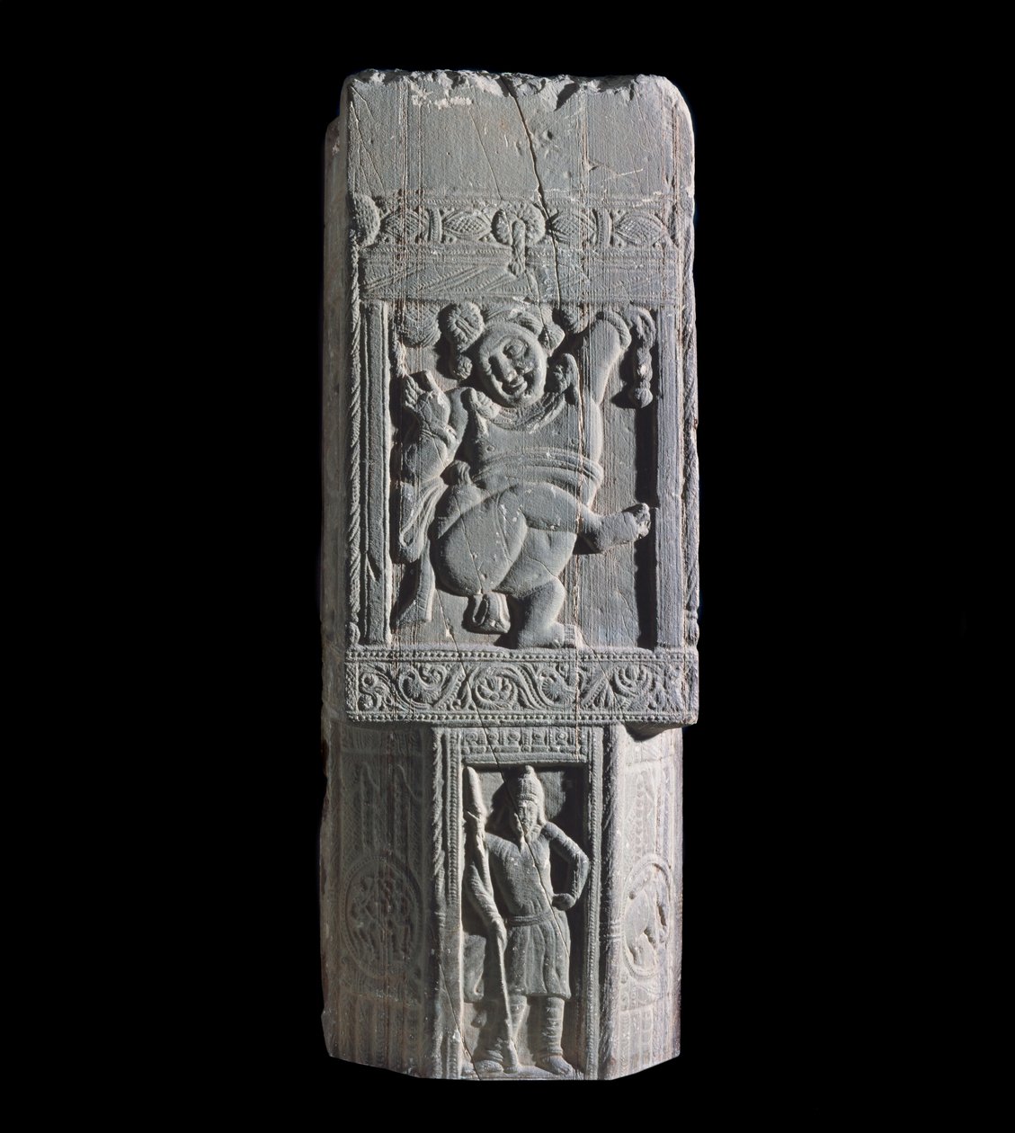 Stupa-plate som viser en dverg og skytiske figurer, fra stedet til Nagarjuna (relieff) av Indian School