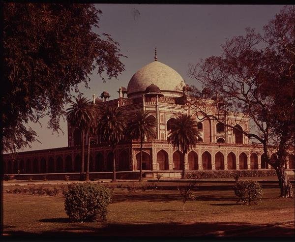 Graven til Humayun (1507-56), bygget 1570 (bilde) av Indian School
