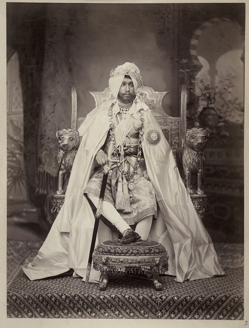 Sir Rajendra Singh, Maharaja av Patiala av Indian photographer