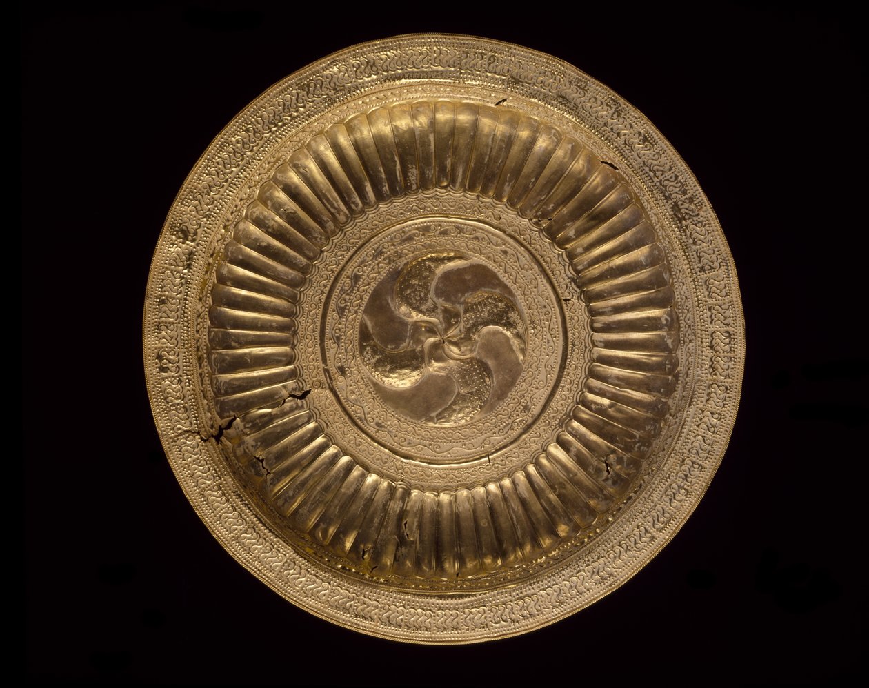 Dish Pectoral, Molukkens folk 1800-tallet (muligens tidligere) (gull) av Indonesian School