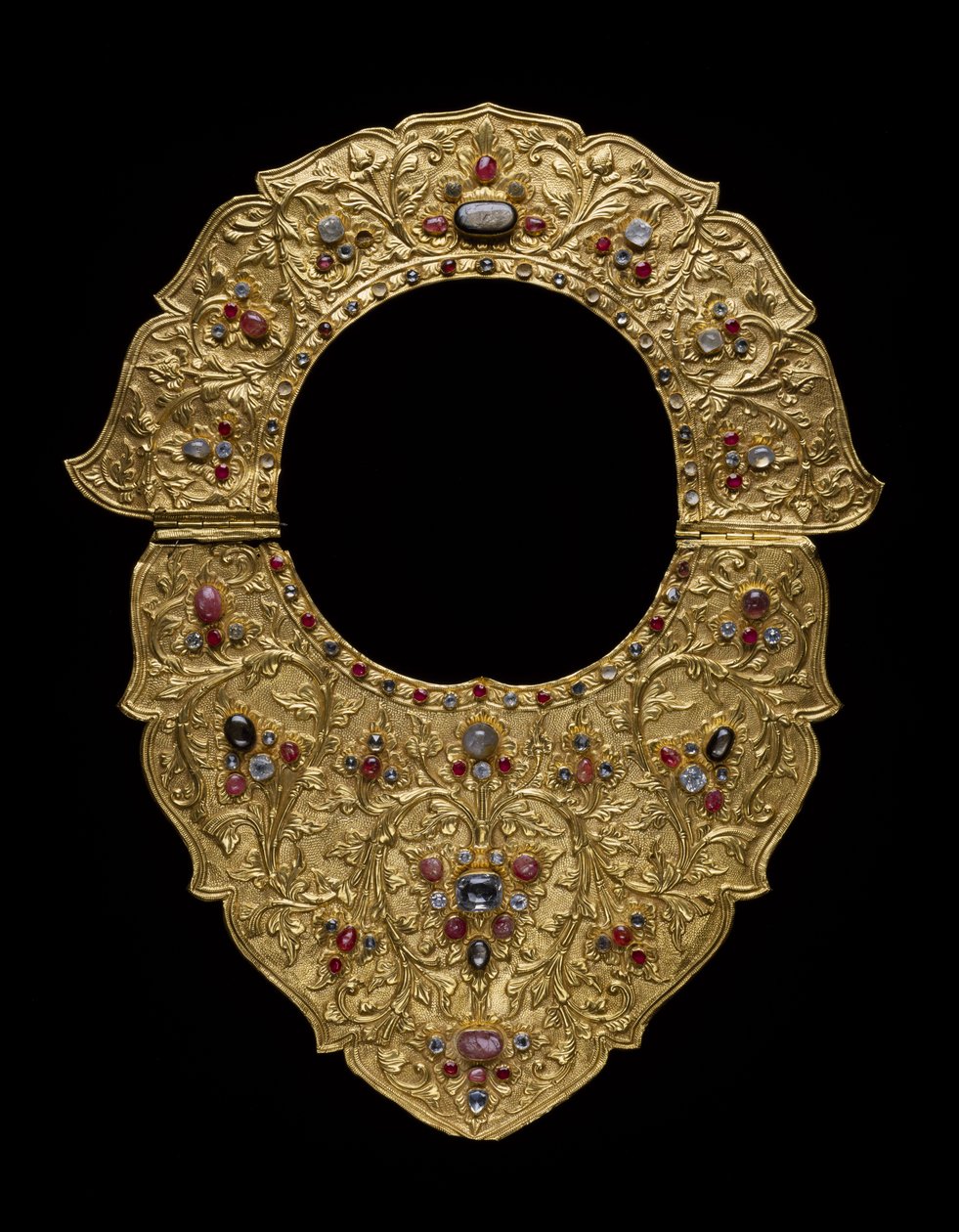 Halskjede, Buleleng Regency, Bali, ca. 1890 (gull, rubiner, safirer og diamanter) av Indonesian School