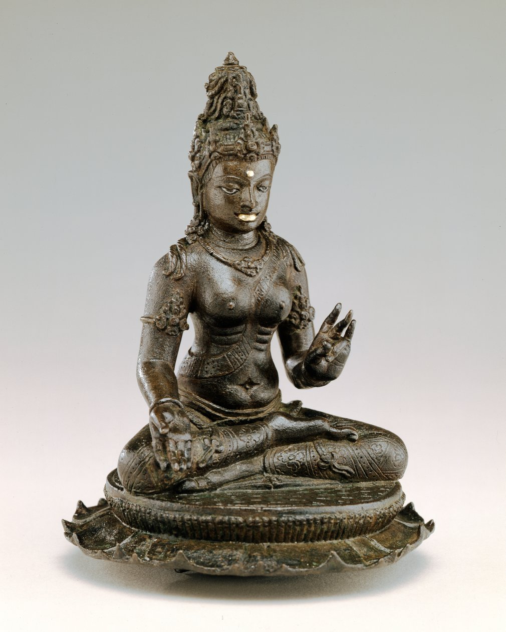 Sittende Tara (bronse, gull og sølv) av Indonesian School