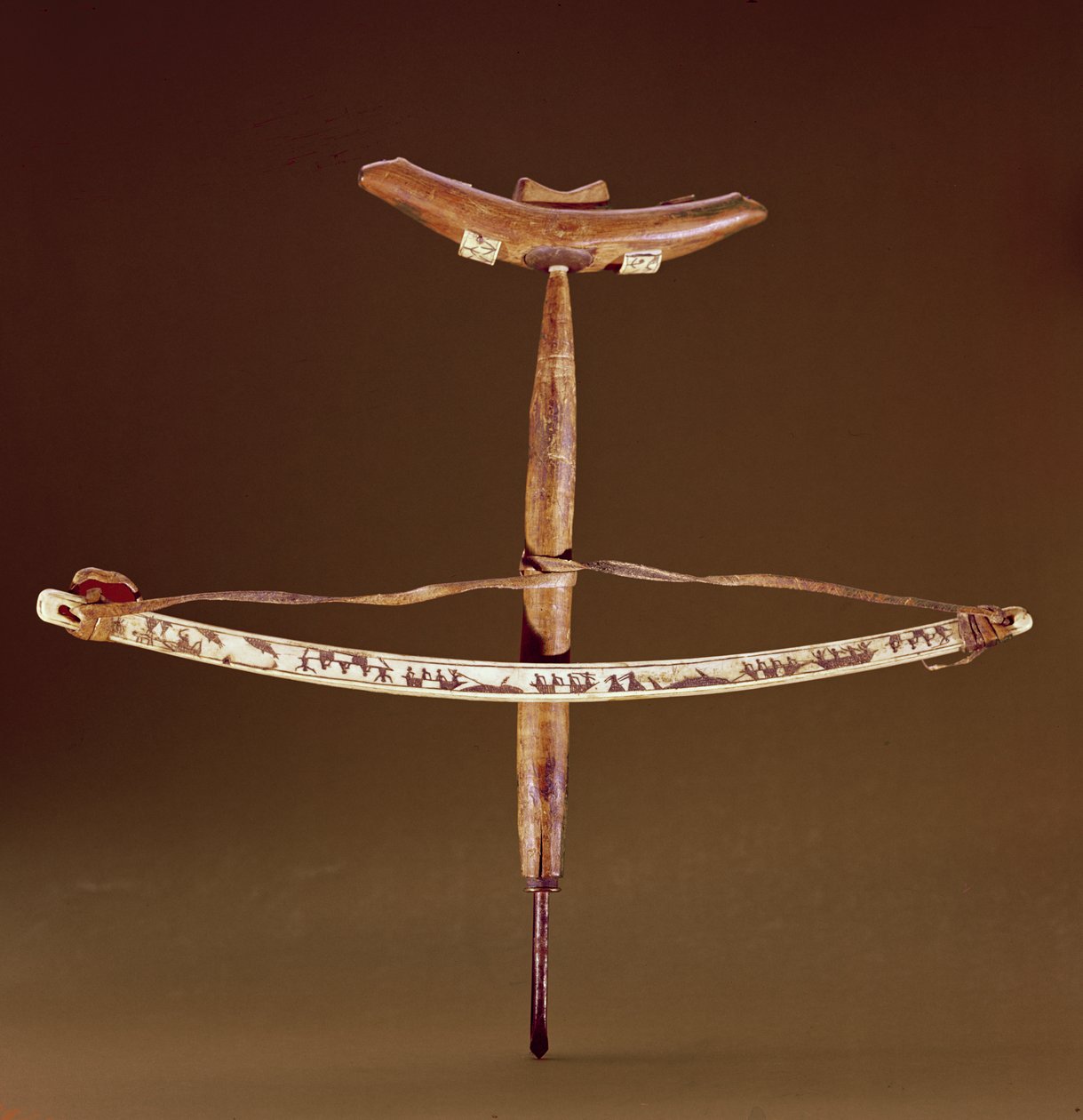 Inuit buebormaskin (tre med jern og elfenben) av Inuit School