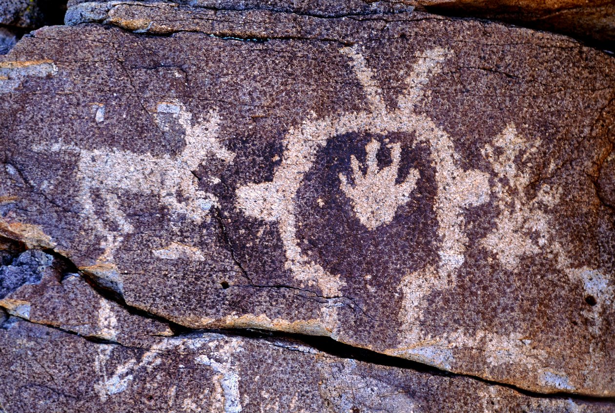 Anasazi-petroglyfer (hellerkunst) i New Mexico. av Ira Block