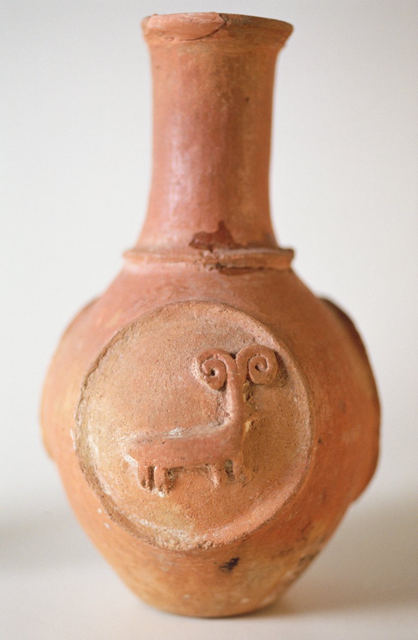 Gryte med et relieff av en vær, fra Siyah-kuh, Iran, AD 700 (leire) av Iranian School