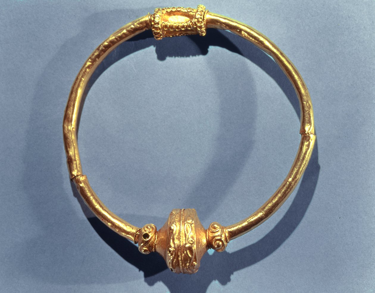 Krage, fra Ardnaglug, County Roscommon (gull) av Iron Age