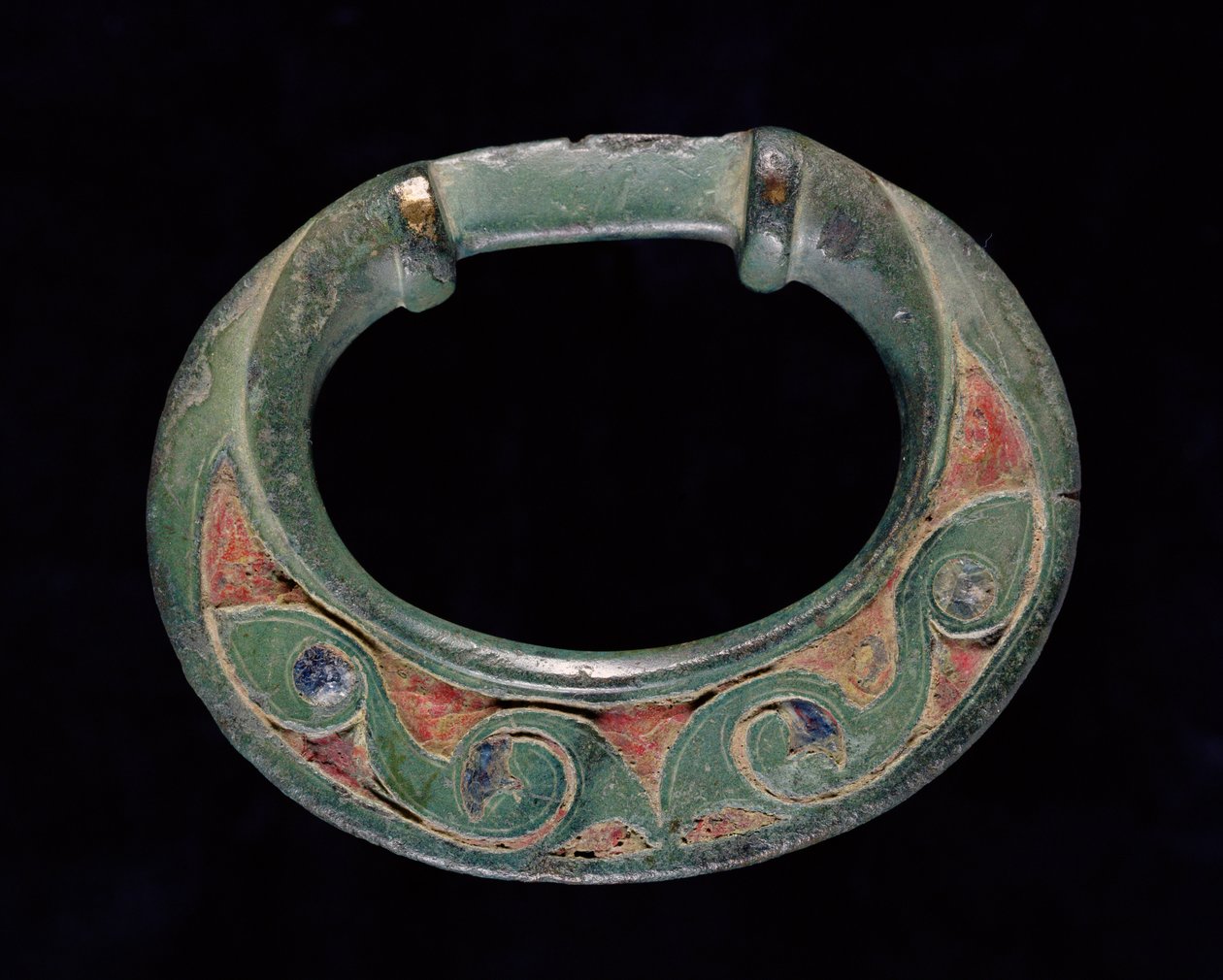 Tøyring (terret), jernalder (støpt bronse med rødt og blått glassinnlegg) av Iron Age