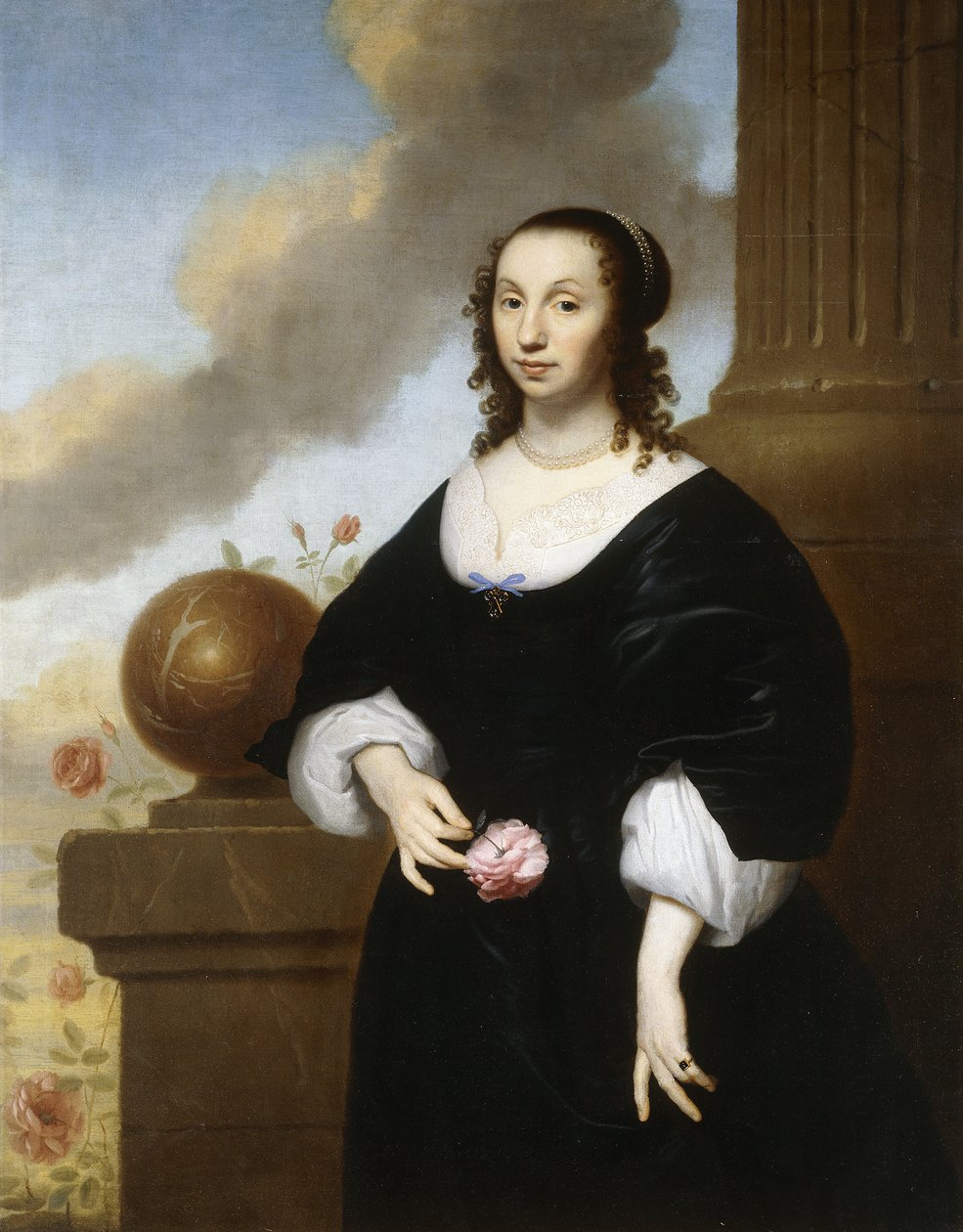 Portrett av en dame, stående trekvart lengde, iført en svart satengkjole med hvit blondekant, av Isaac Luttichuys