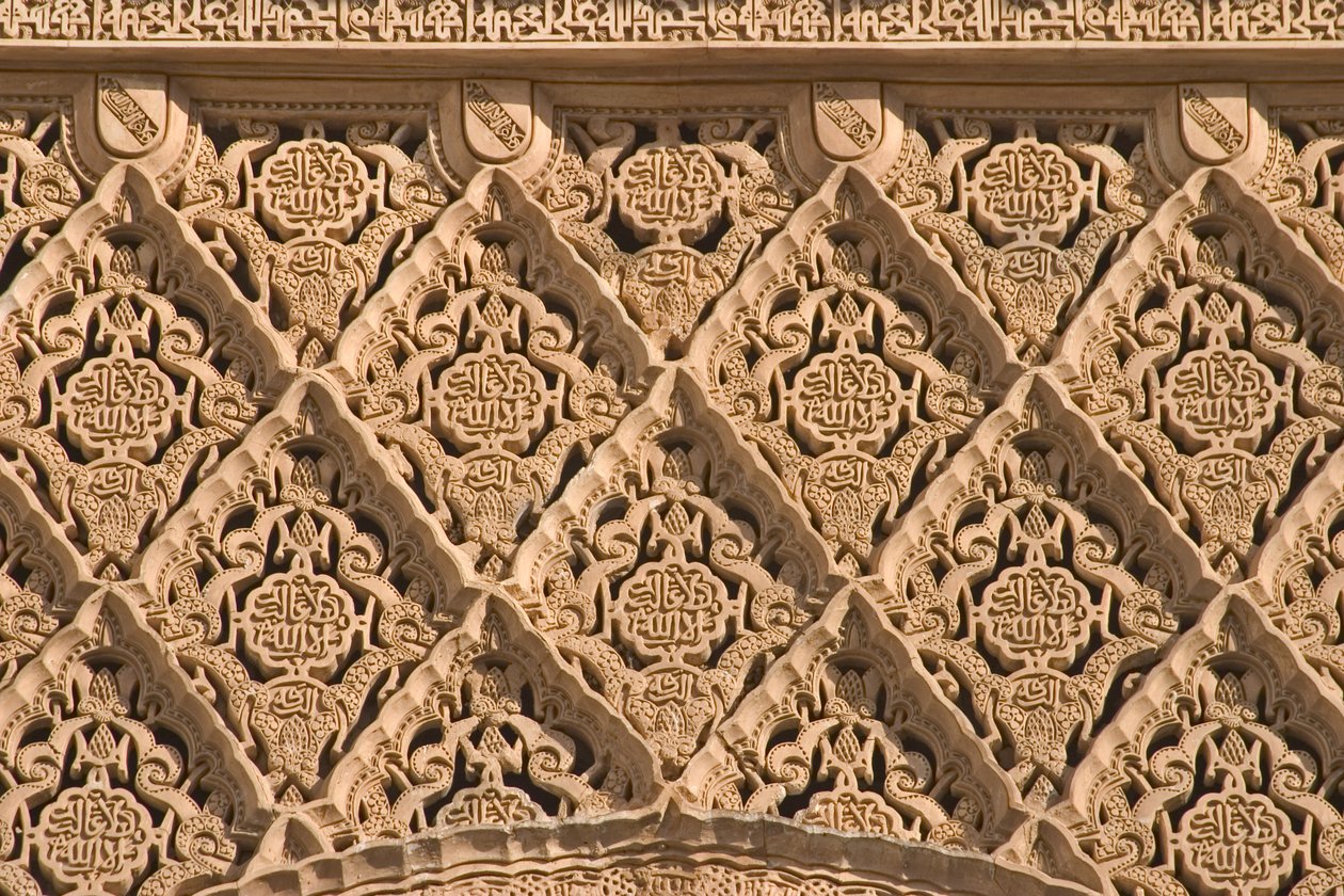 Arabisk skrift (stucco) av Islamic School