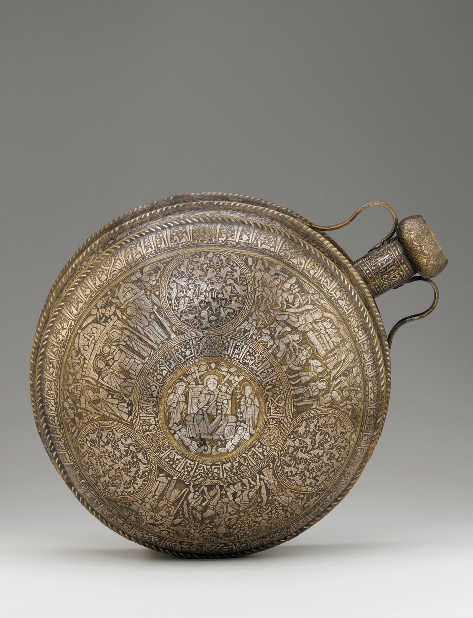 Kantine, fra Syria eller Nord-Irak, Ayyubid-periode, midten av 1200-tallet (messing, sølvinnlegg) av Islamic School