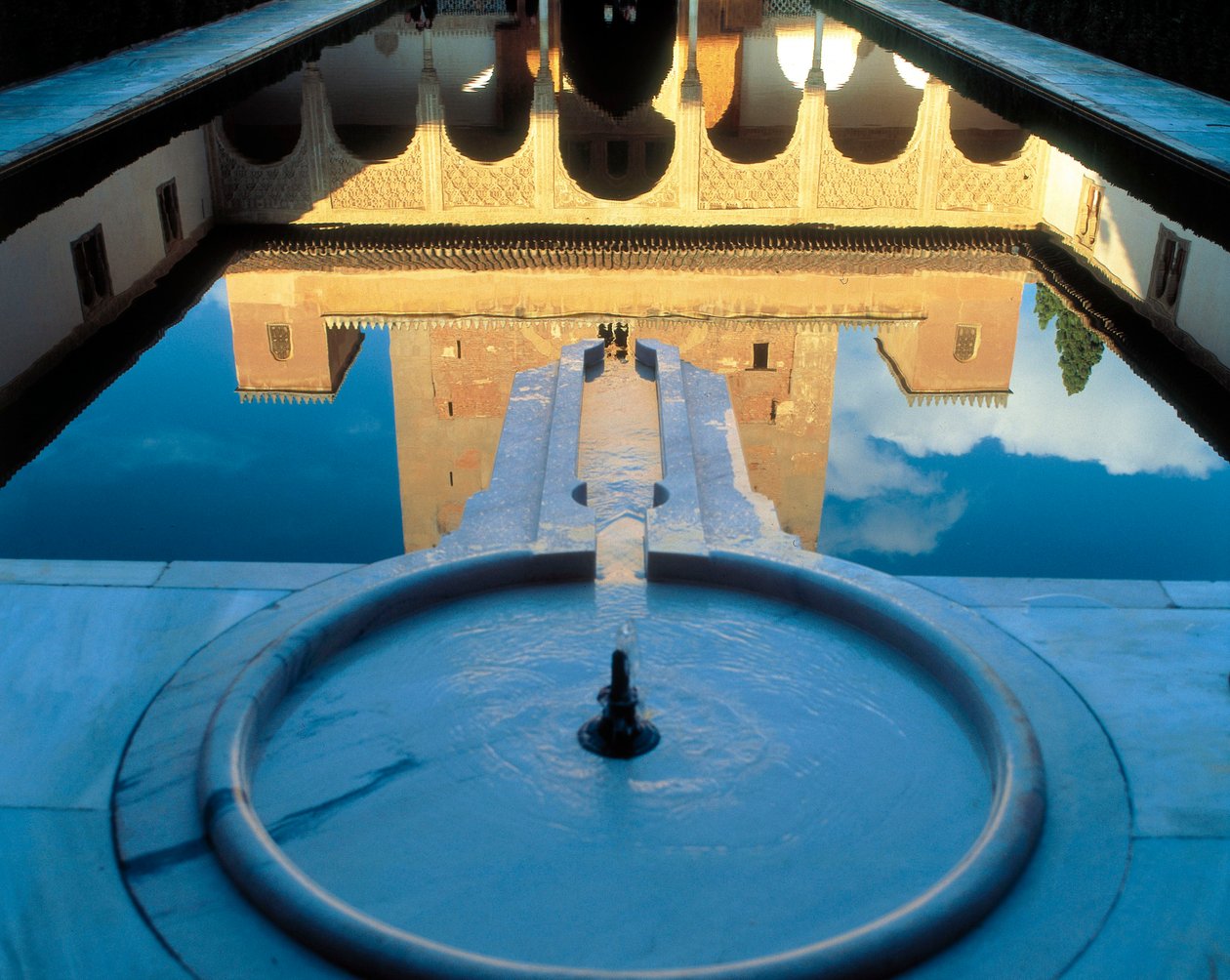 Court of the Myrtles, Comares Palace, Alhambra av Islamic School