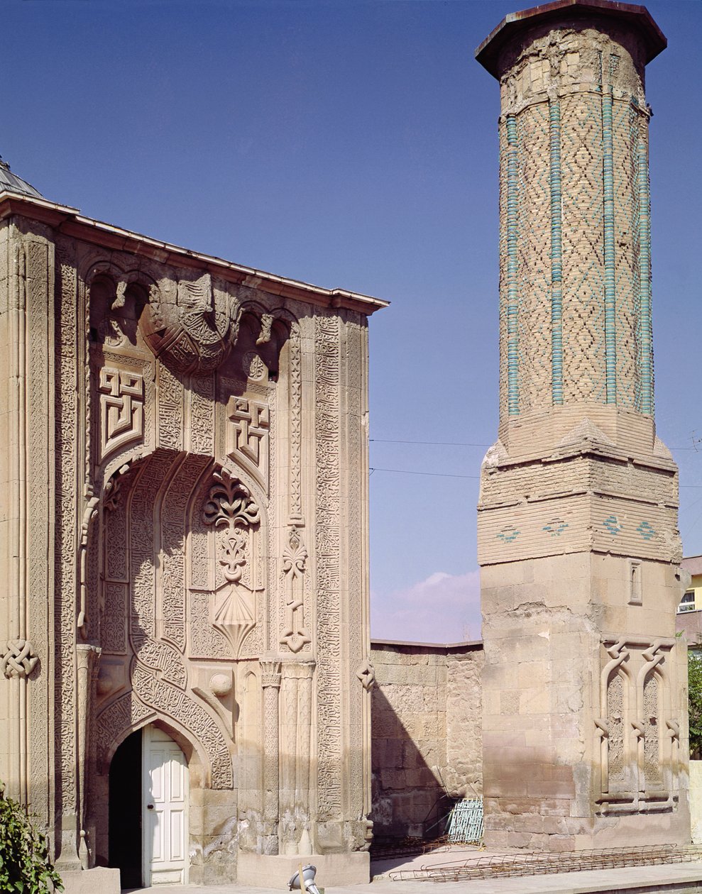 Inngangsportal og minaret, bygget ca. 1260-65 (bilde) av Islamic School