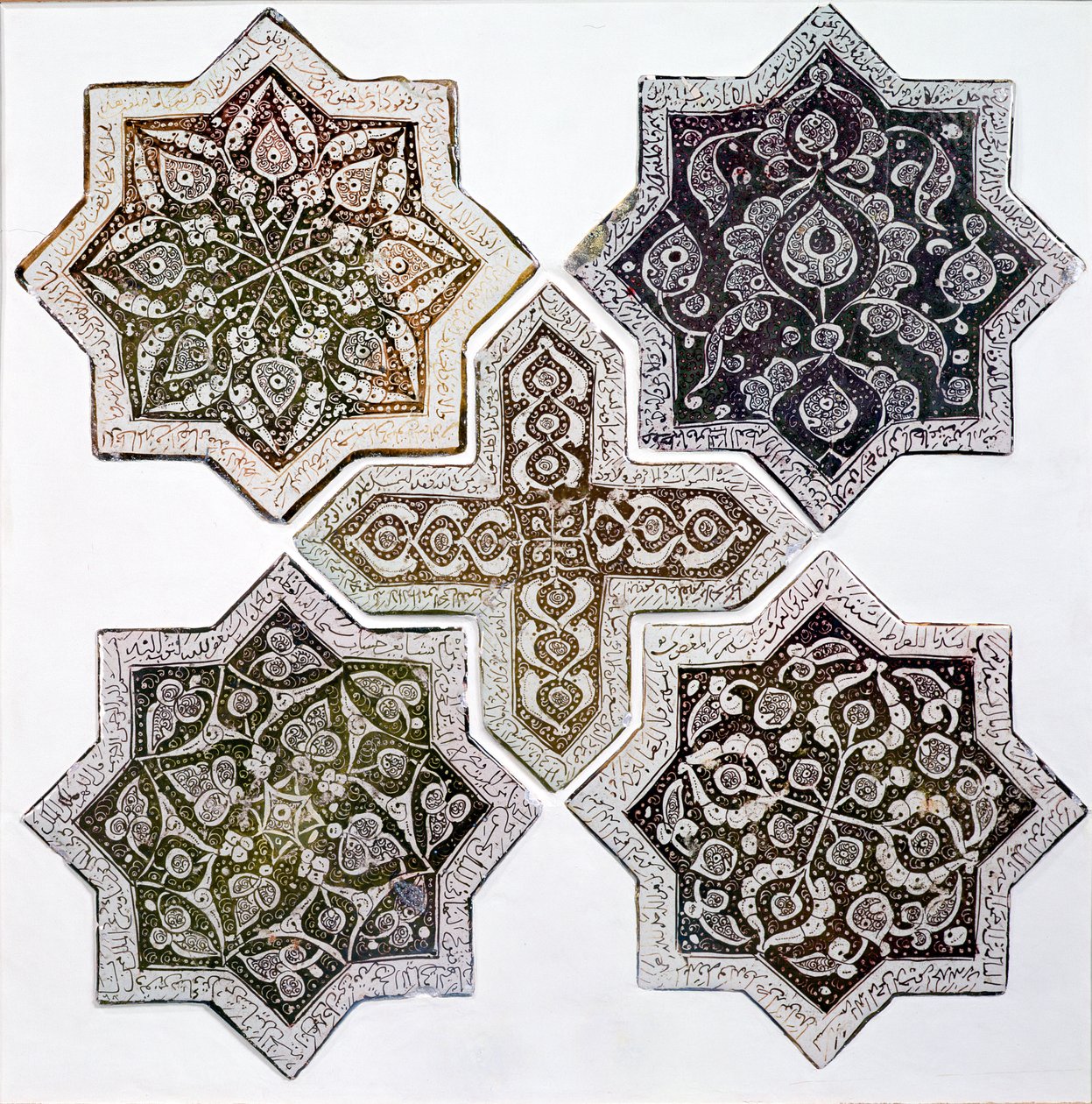 Fem fliser, Kashan, Iran (steinpasta dekorert i gyllenbrun glans) av Islamic School
