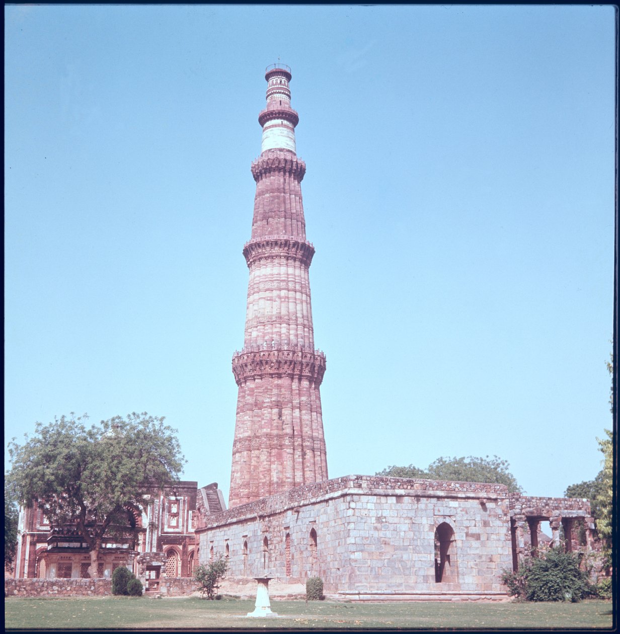 Qutab Minar, bygget 1193-1230 av Islamic School