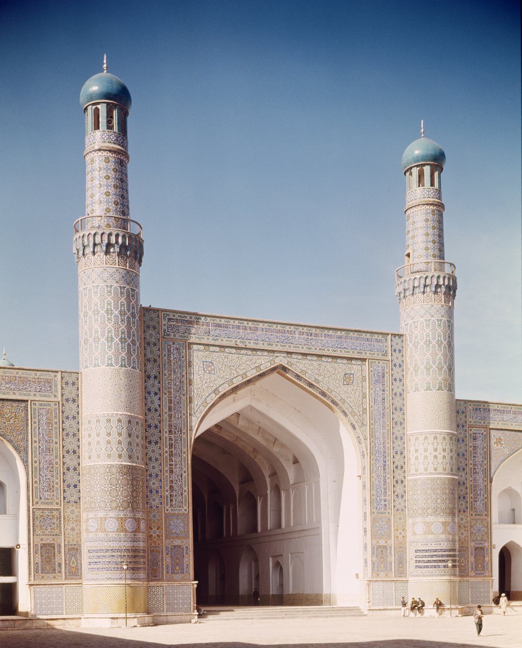 Masjid-i Jami eller fredagsmoskeen, grunnlagt i 1200, gjenoppbygd i 1498 av Islamic School