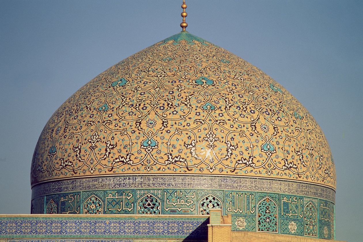 Kuppelen til Masjid-i-Sheikh Lutfallah, bygget 1602-19 av Shah Abbas I (fajansemosaikk) av Islamic School