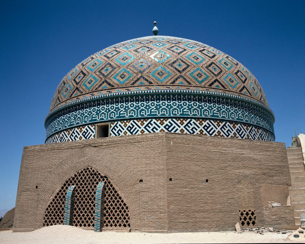 Utsikt over kuppelen til Jameh (Jame) moskeen i Yazd av Islamic School