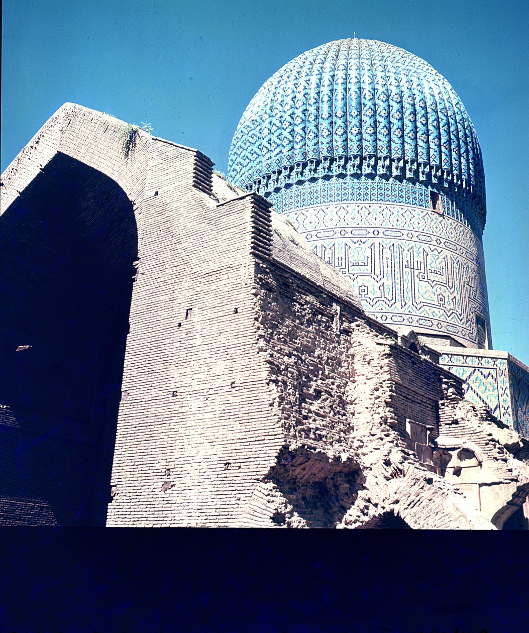 Utsikt over kuppelen, Timurid-perioden, ca. 1403 av Islamic School