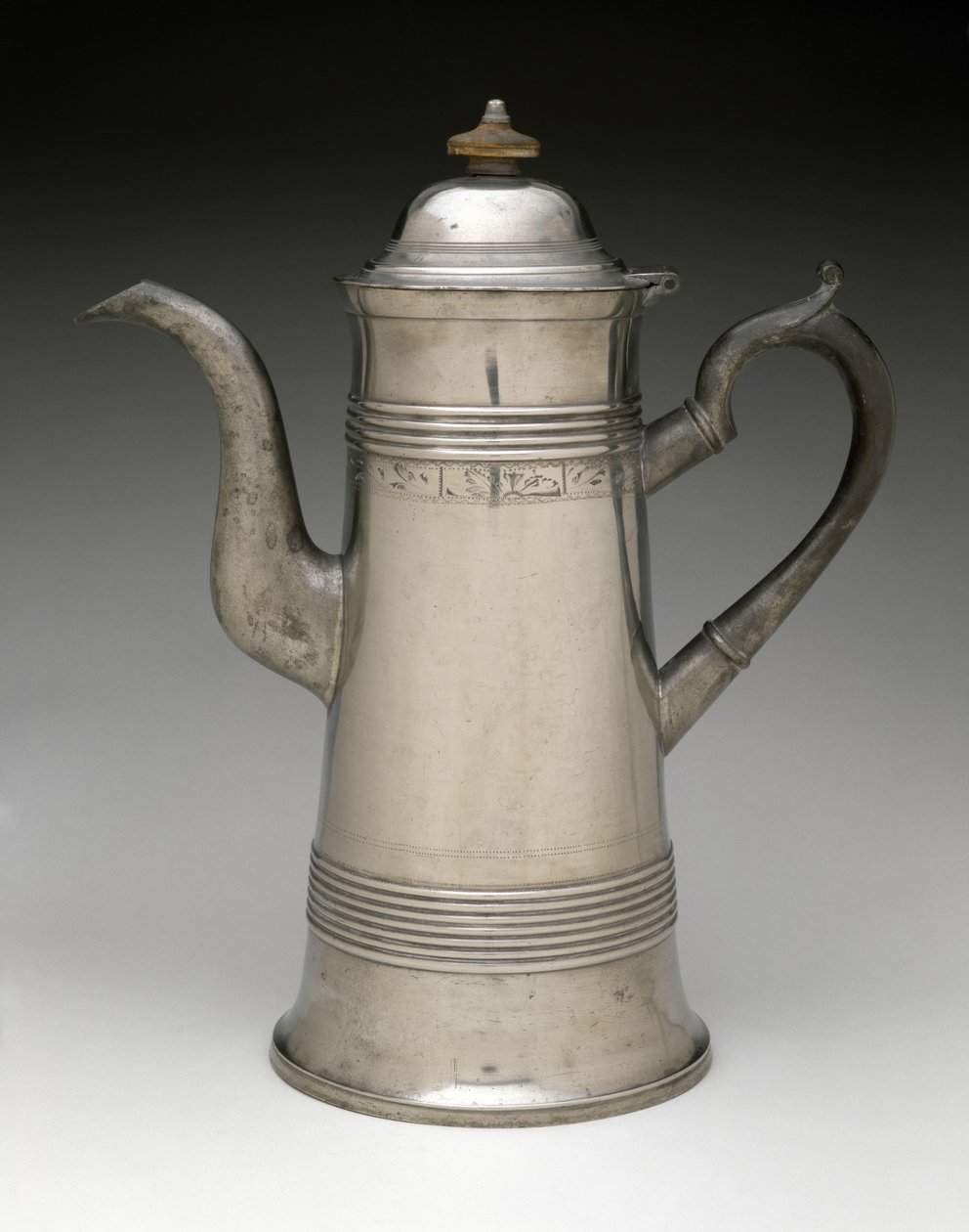 Kaffekanne, ca. 1820-1840 (tinn, tre) av Israel Trask