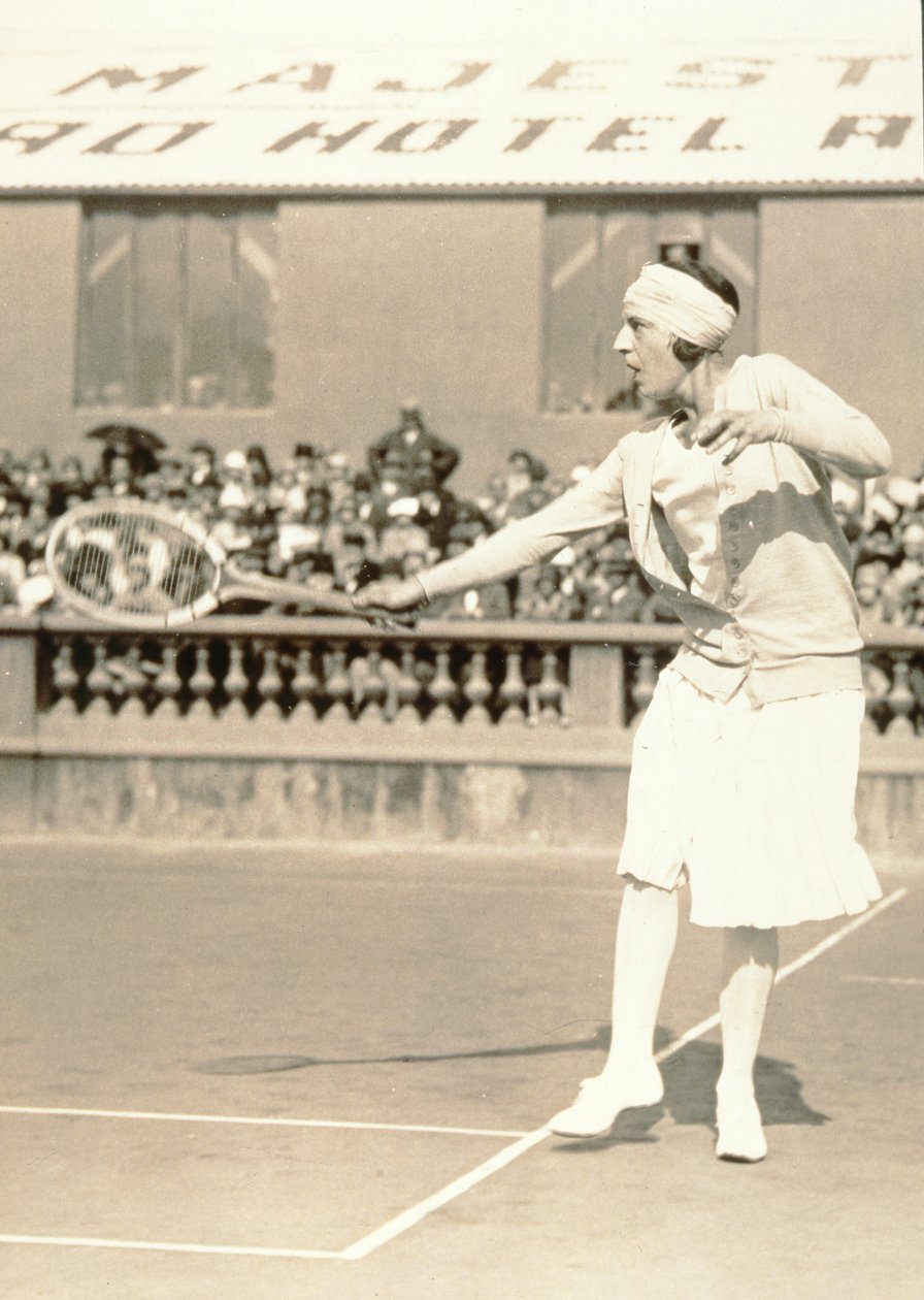 Suzanne Lenglen spiller tennis, ca. 1926 (sølvbromidgelatintrykk) av Italian Photographer