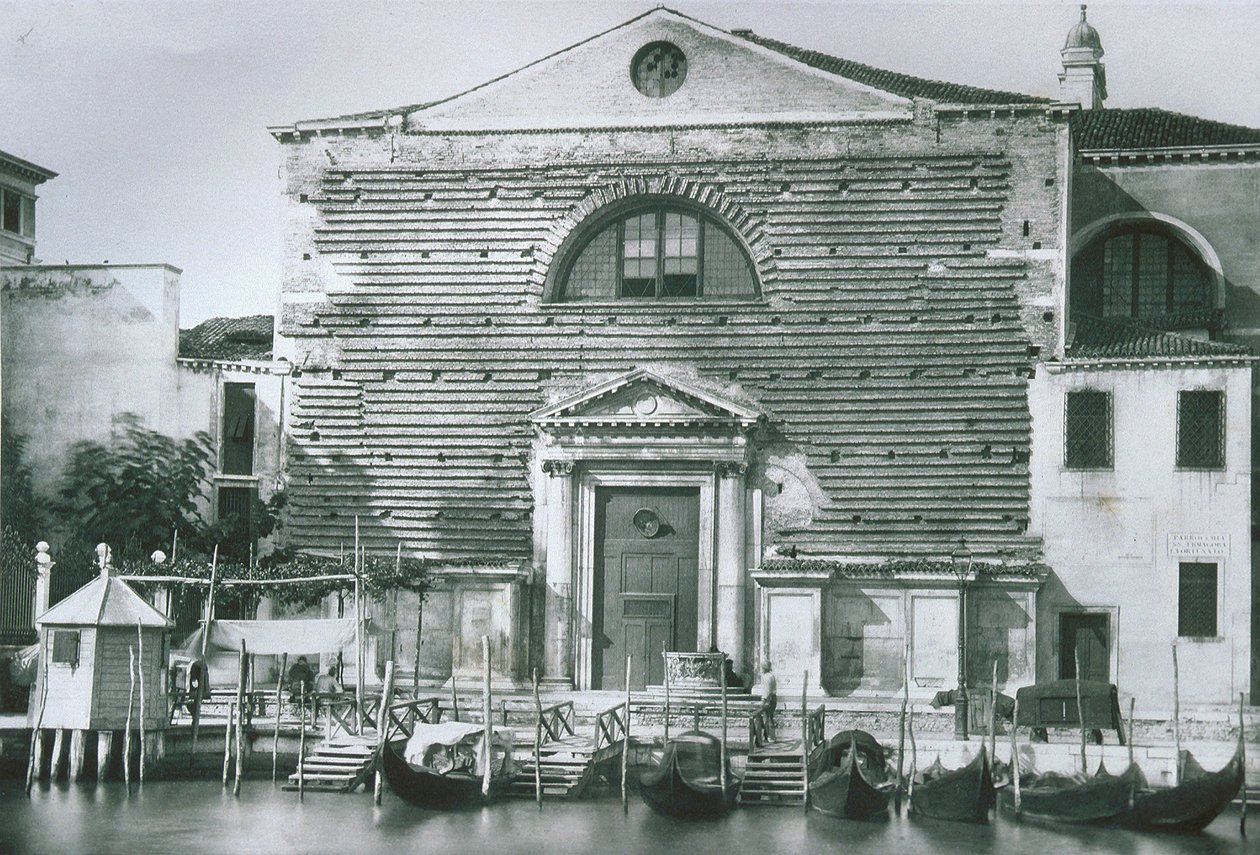 Utsikt over kirken San Marcuola av Italian Photographer