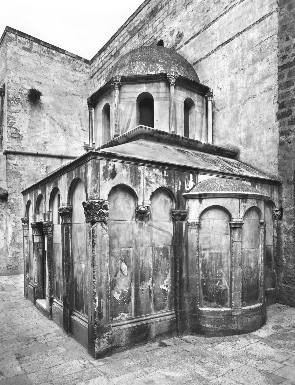 Mausoleet til Bohemund I av Hauteville av Italian School