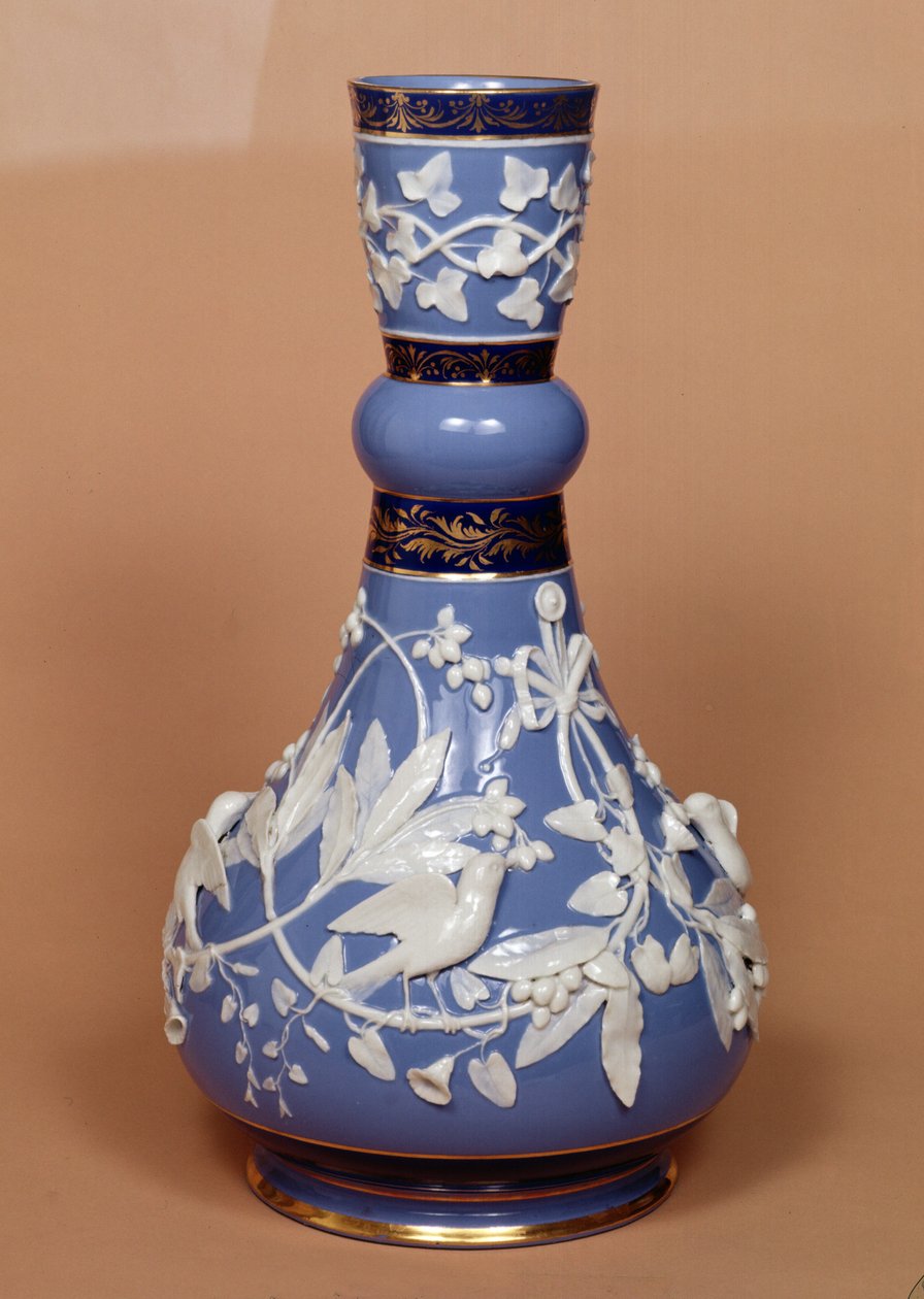 Vase med påført hvit dekor av Ginori-Lisci, Doccia, 1862 (keramikk) av Italian School