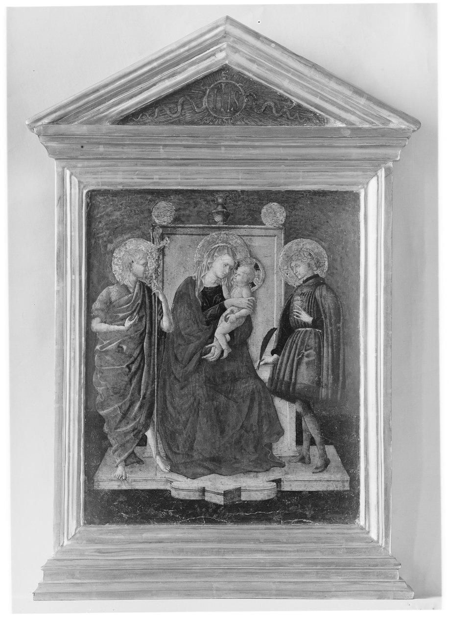 Madonna og barn på tronen med døperen Johannes og en annen helgen. av Italian
