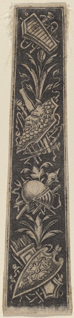Ornamentplate med rustning og musikkinstrumenter av Italian 18th or 19th Century