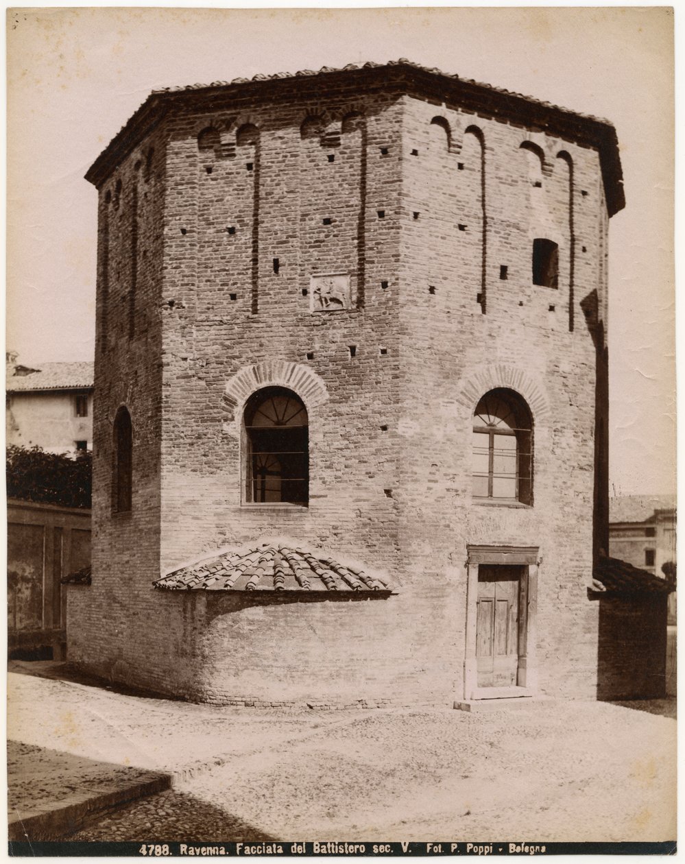 Baptistery of Neon eller Orthodox Baptistery, Ravenna, Emilia-Romagna, Italia, fotografi av Pietro Poppi, Bologna, ca 1900 av Italian Photographer
