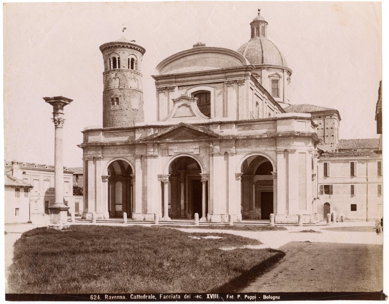Cathedral of Resurrection of Our Lord Jesus Christ, Ravenna, Emilia-Romagna, Italia, fotografi av Pietro Poppi, Bologna, ca 1900 av Italian Photographer