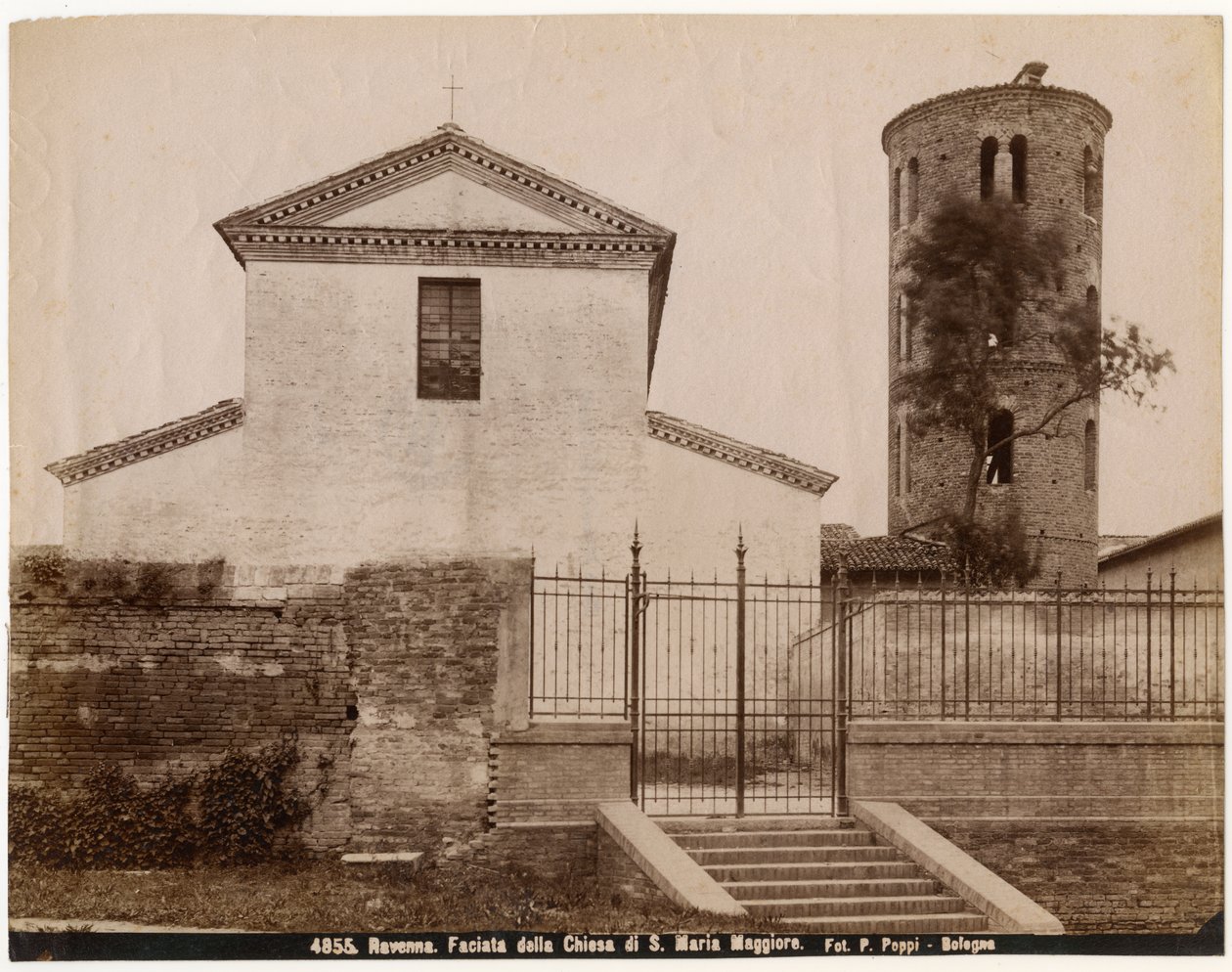 Church of St Mary Major, Ravenna, Emilia-Romagna, Italia, fotografi av Pietro Poppi, Bologna, ca 1900 av Italian Photographer