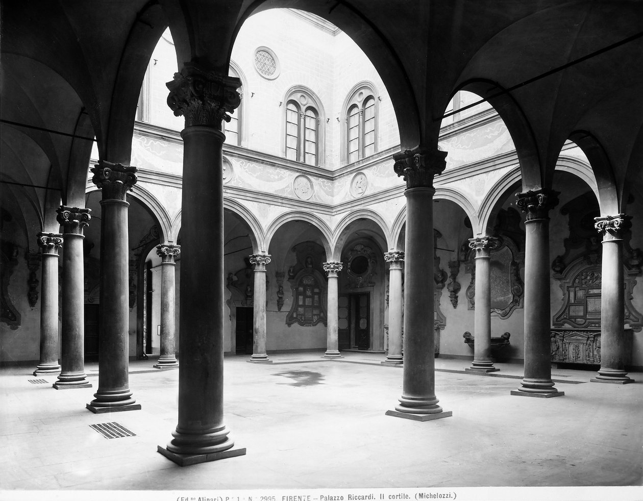 Gårdsplassen til Palazzo Medici Riccardi, Firenze, Italia, ca. 1890 (s/hvitt-bilde) av Italian Photographer