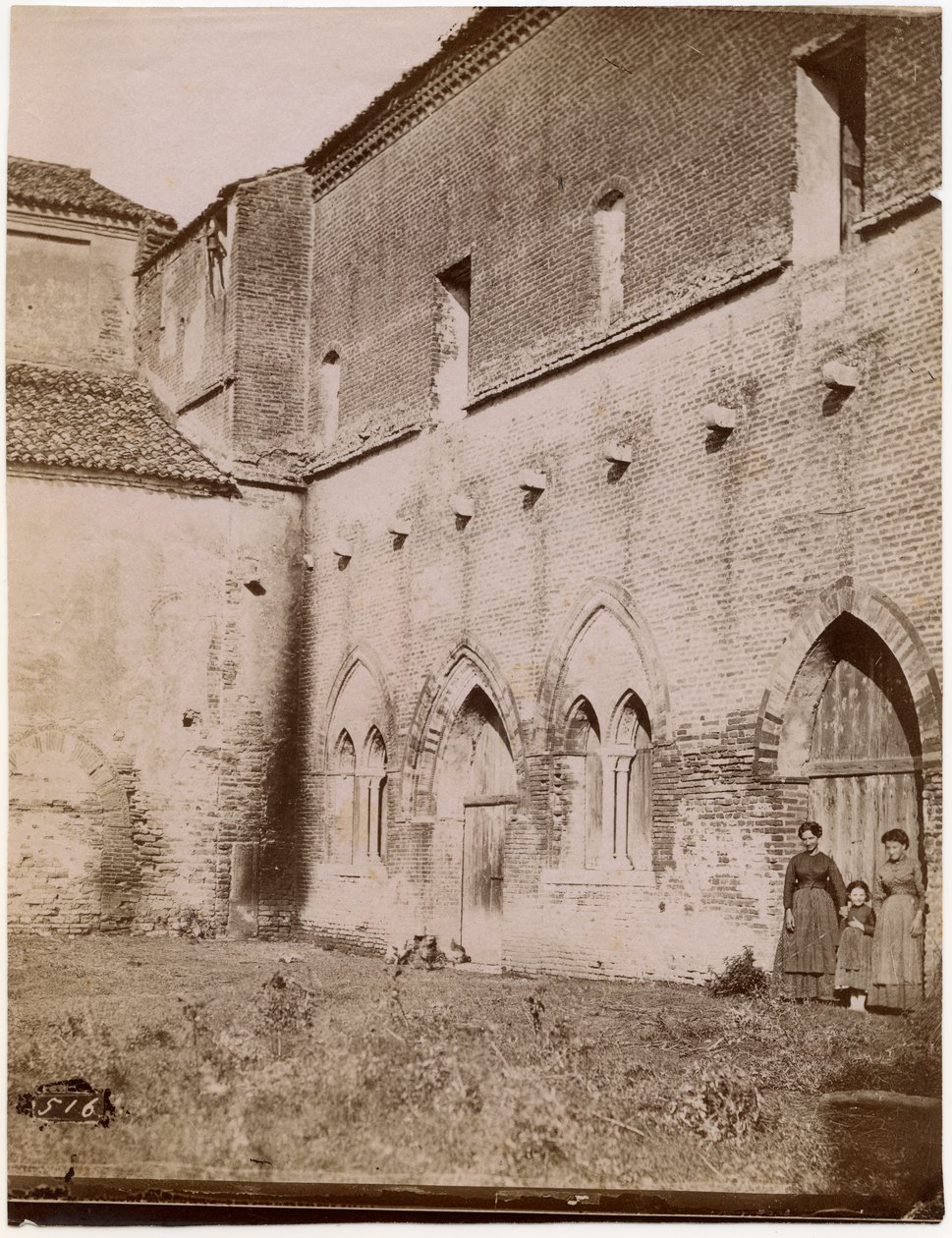 Eksteriør av Capitular-rommet, Pomposa-klosteret, Emilia-Romagna, Italia, fotografi av Luigi Ricci, Ravenna av Italian Photographer