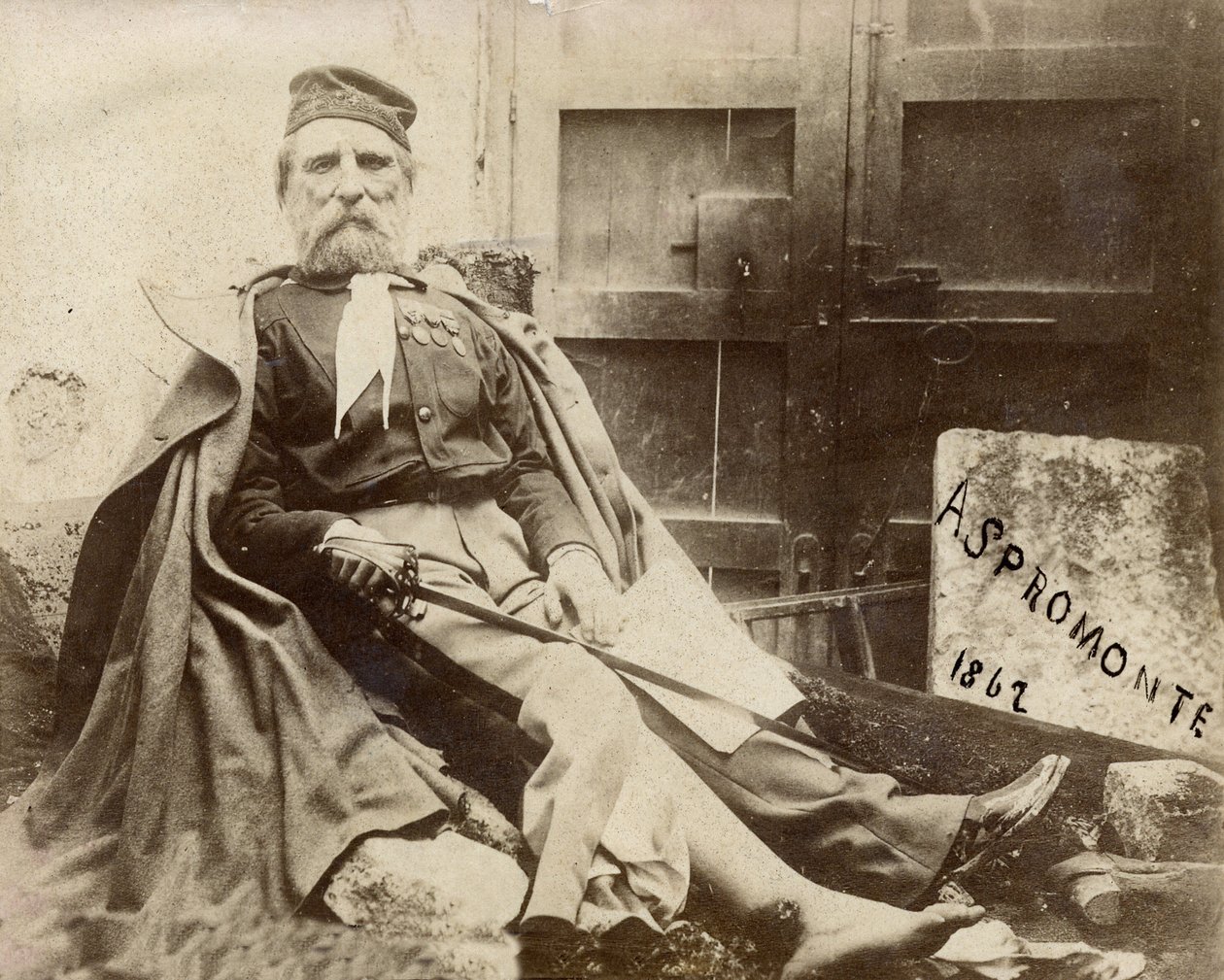 Giuseppe Garibaldi i Aspromonte, med skadet bein i 1862 av Italian Photographer