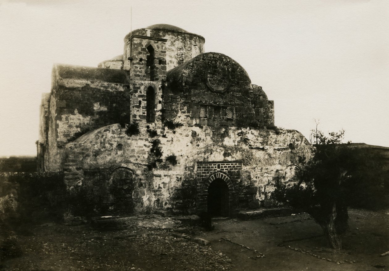Klosteret Agios Varnavas, Engomi, Kypros, fotografi av Camille Enlart, Paris av Italian Photographer